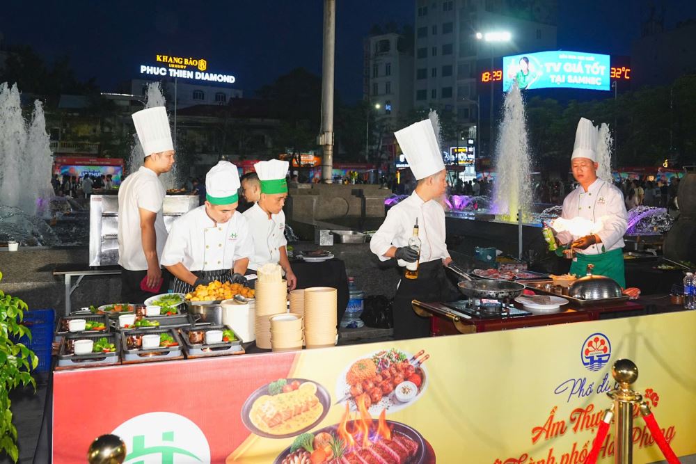 Phố đi bộ ẩm thực đêm Hải Phòng: cú hích cho kinh tế đêm và du lịch