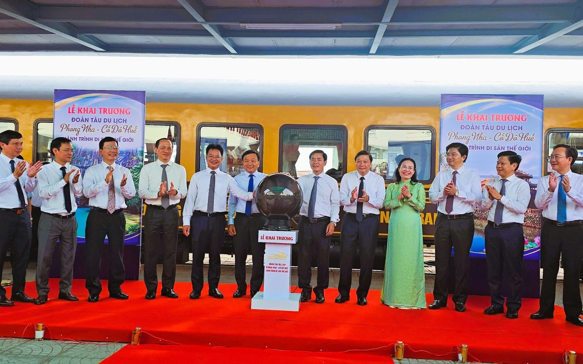 Tàu di sản Huế - Phong Nha: Lựa chọn số 1 cho hành trình 190 km khám phá miền Trung ngân sách