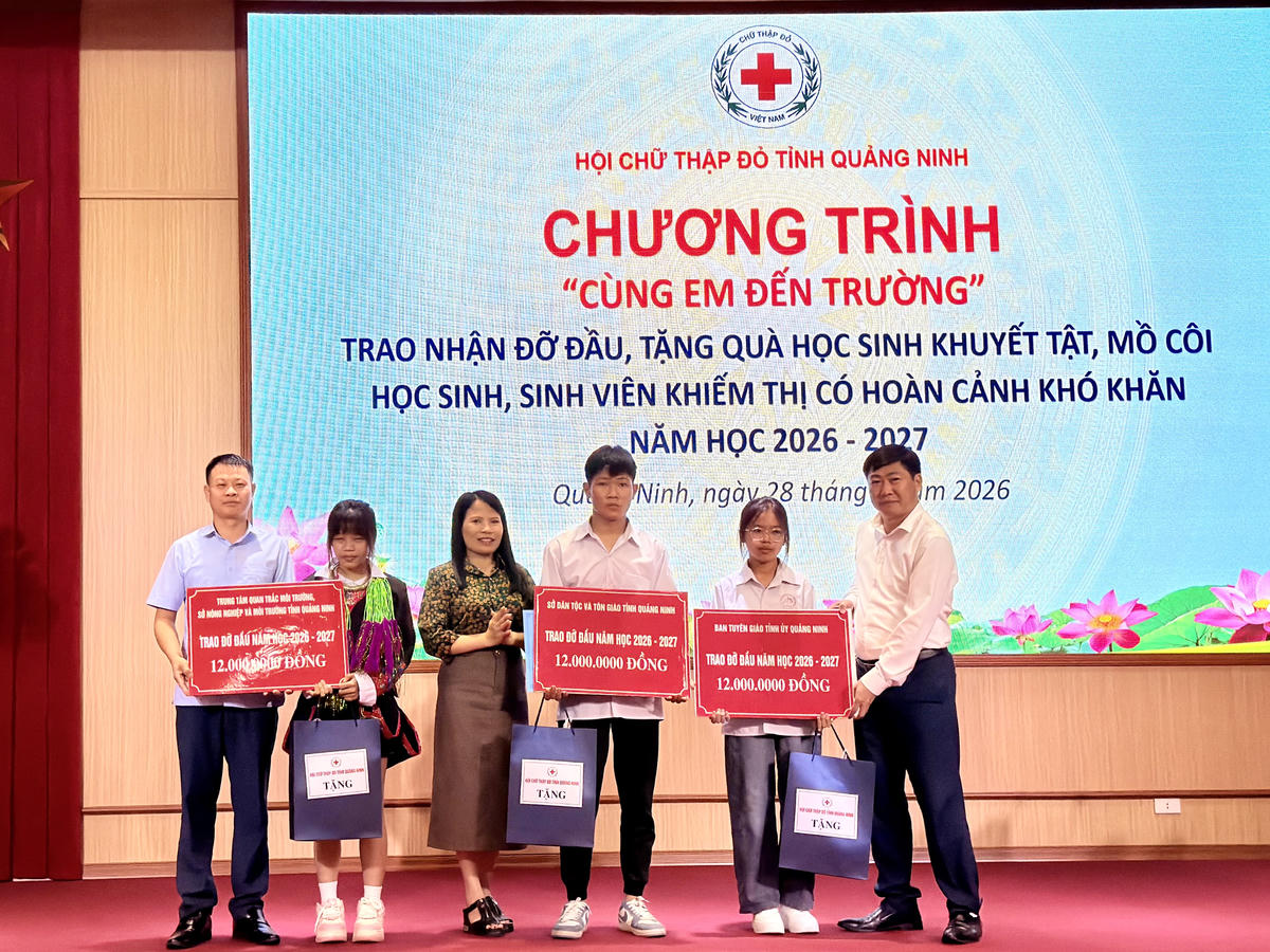 Những tọa độ nhân ái nâng bước học sinh khó khăn trước năm học mới