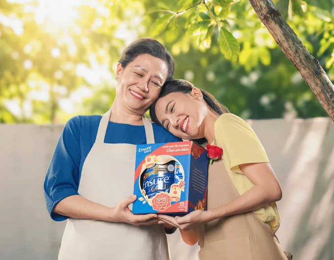 Báo hiếu cha mẹ qua chăm sóc sức khỏe hằng ngày