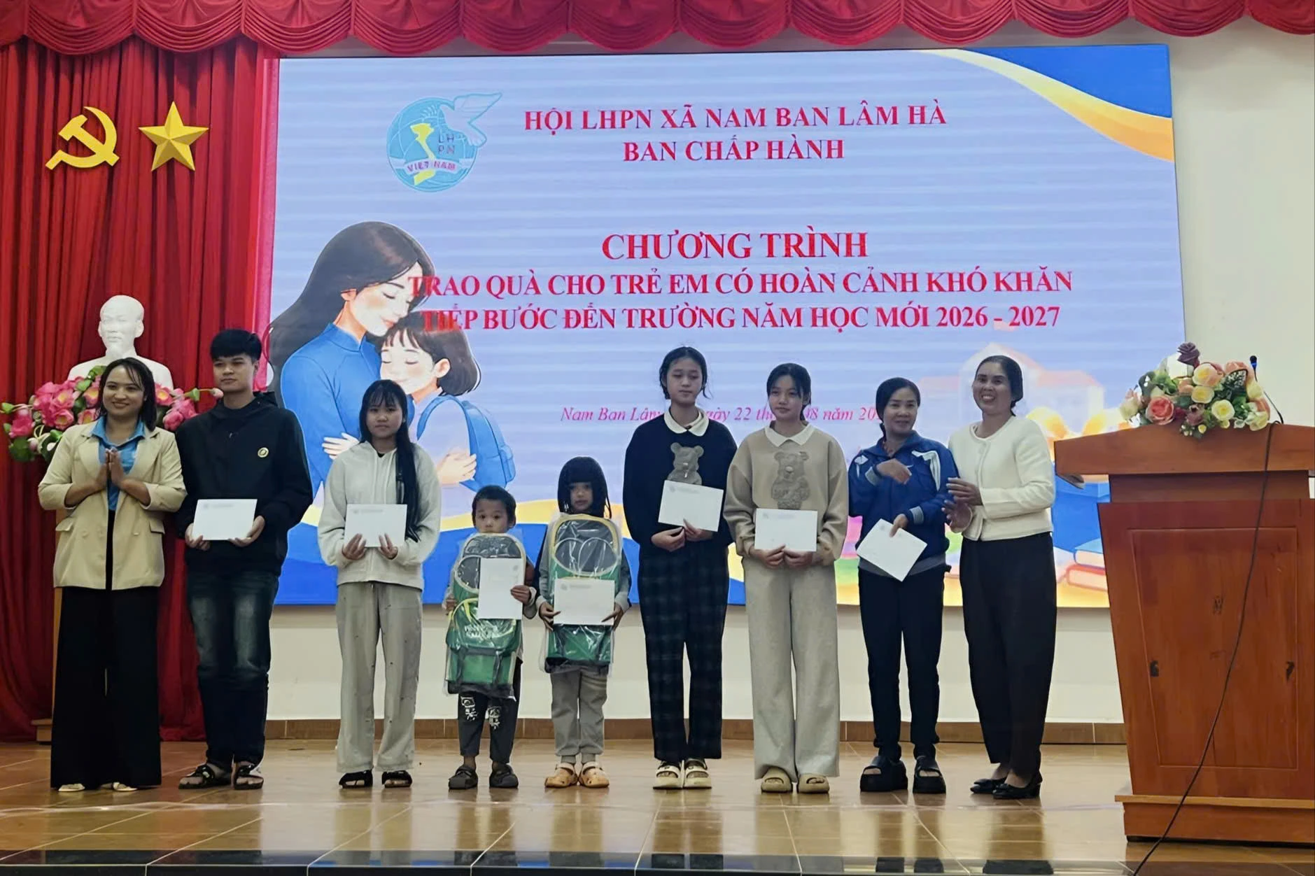 Những mô hình hỗ trợ học sinh khó khăn trước năm học mới
