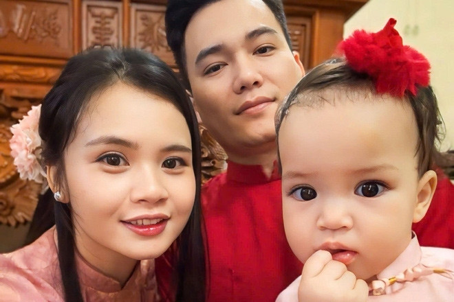 Ảnh cưới giữa đêm lịch sử: Khi tình yêu hòa cùng “đi bão” chiến thắng
