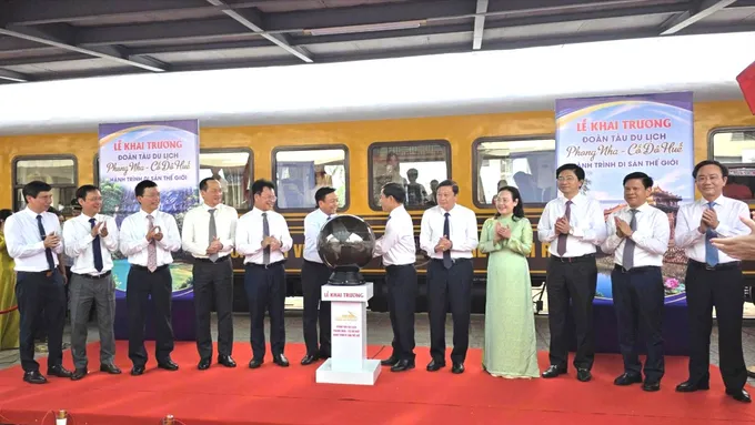 Tàu di sản Huế - Phong Nha: Cách rẻ để chạm hai di sản thế giới