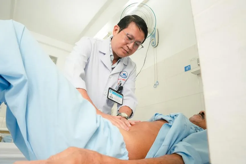 Những phút vàng cứu sống bệnh nhân ngừng tim: cơ chế và kỹ thuật cấp cứu