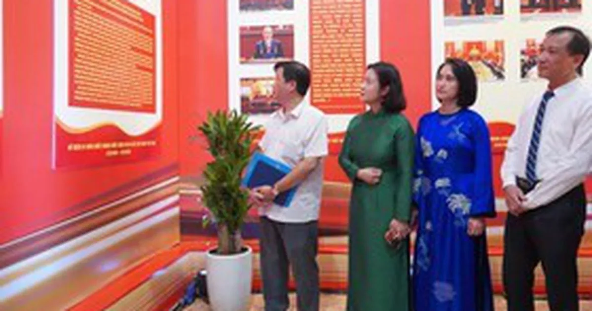130 bức ảnh tư liệu và hành trình rạng rỡ của non sông