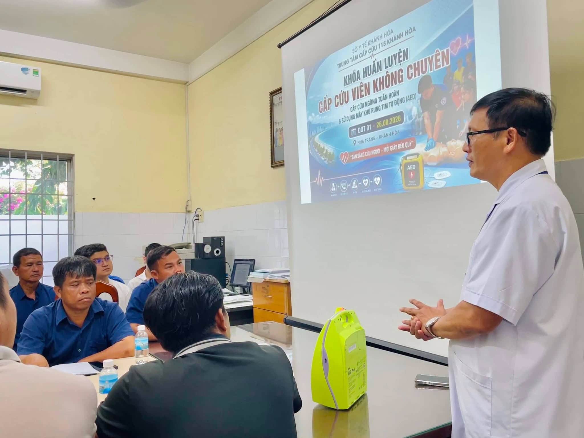 Từ bãi biển đến quảng trường: Khi máy AED biến cộng đồng thành tuyến cấp cứu đầu tiên