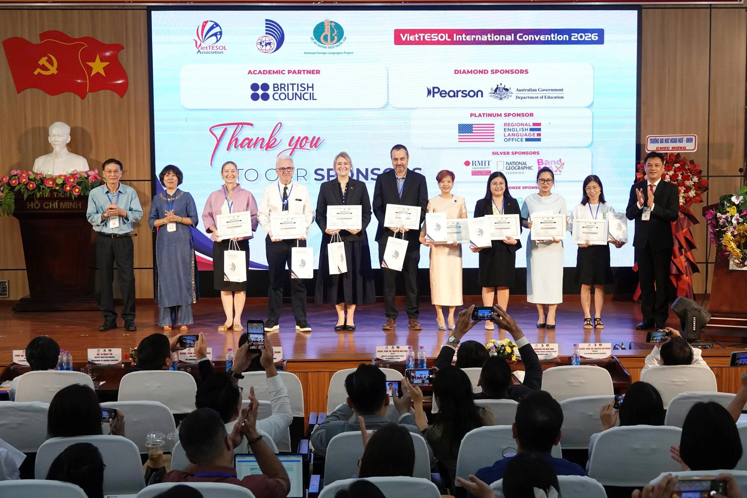 Tiếng Anh thành ngôn ngữ thứ hai: Cú chuyển hướng lớn của trường học