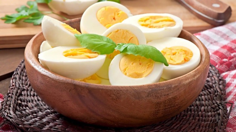 Luộc trứng hoàn hảo: chuẩn nhiệt độ nước và thời gian