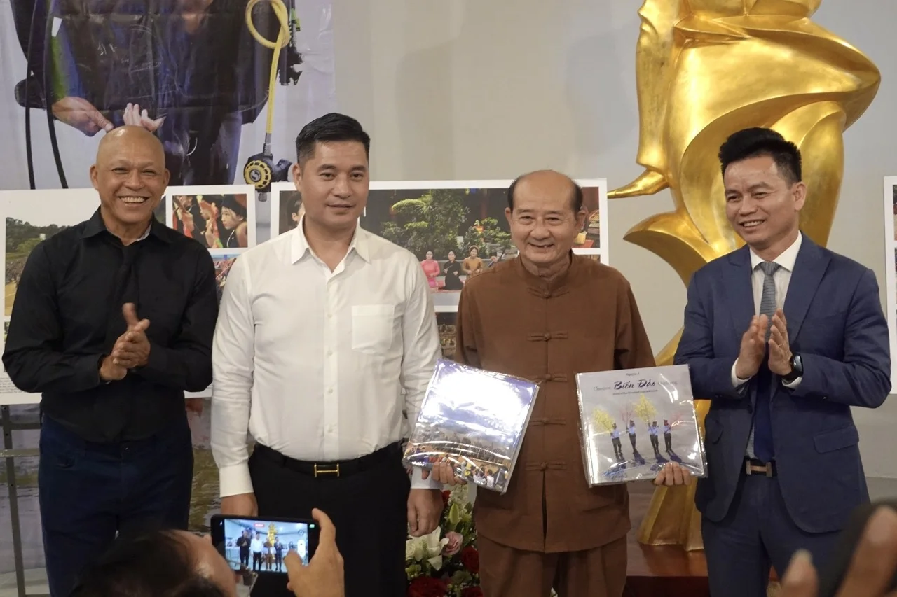Nghệ sĩ nhiếp ảnh Nguyễn Á và hành trình lưu giữ di sản
