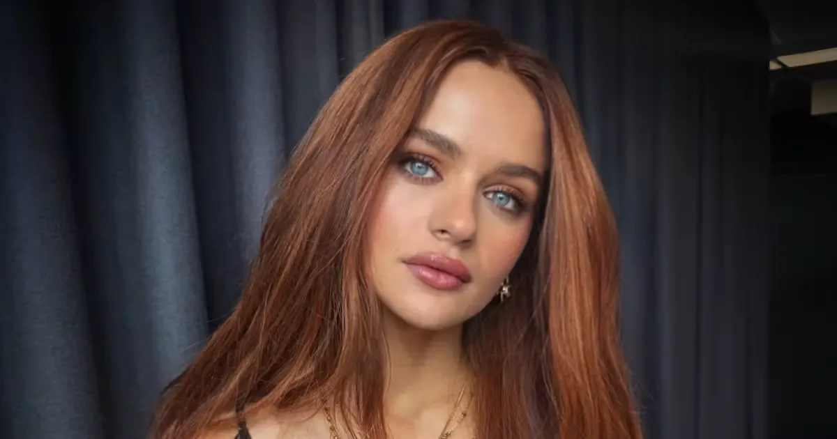 Mái tóc xoăn lơi của Joey King: Bangs mềm mịn cho mùa thu