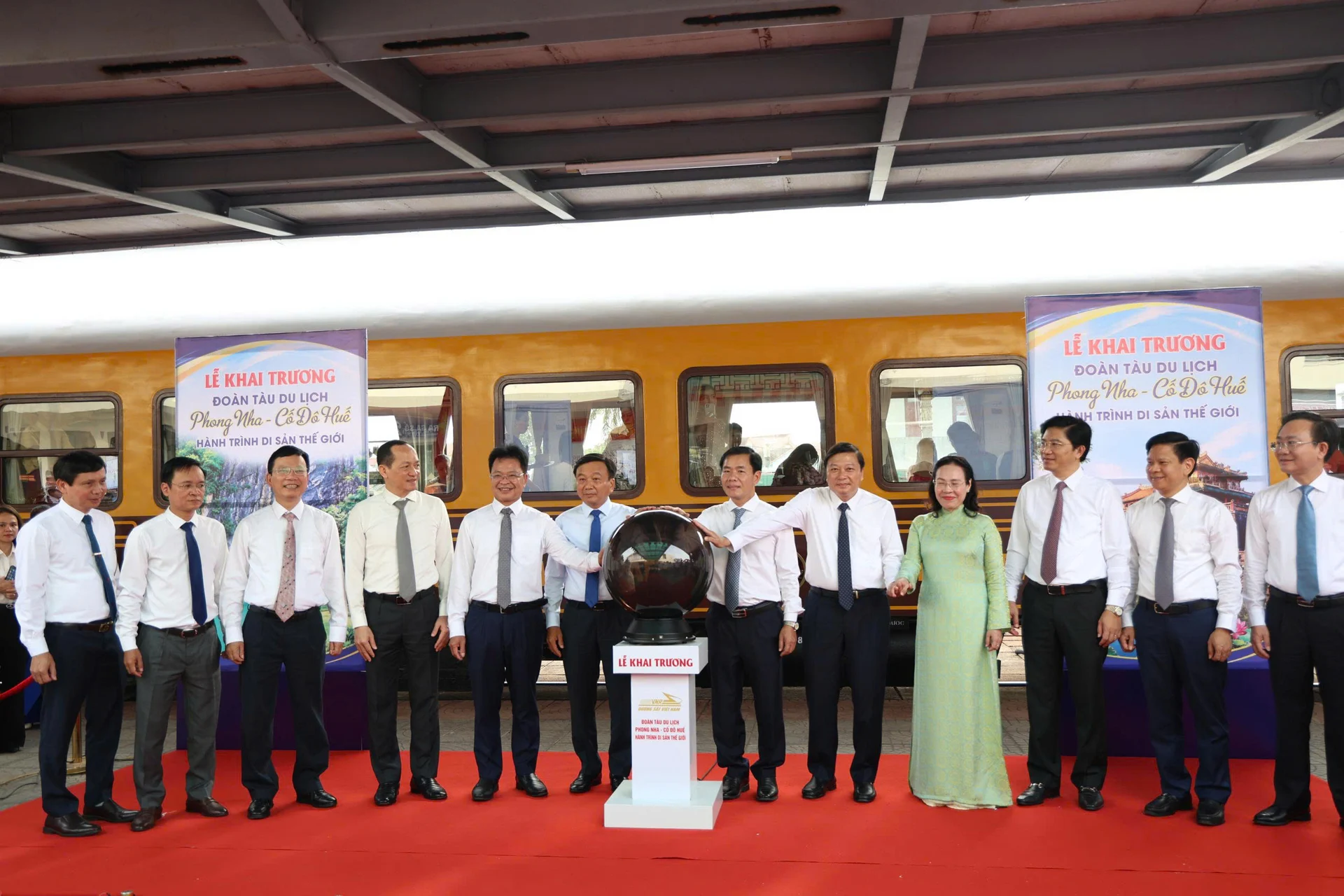 Tàu di sản Phong Nha - Huế: Hướng dẫn hành trình 190 km tiết kiệm