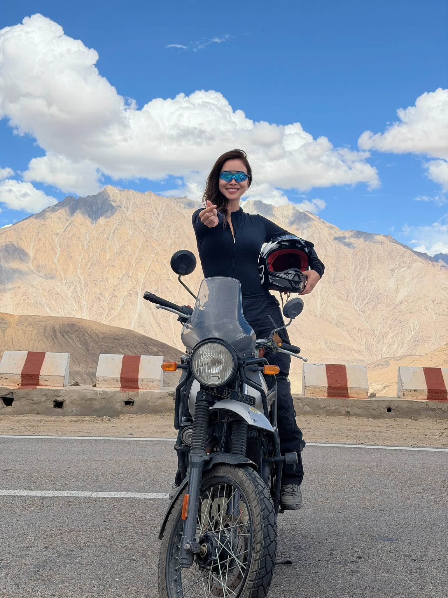 Từ sân khấu đến đèo cao 5.600m: hành trình mô tô Himalaya của hoa hậu Jennifer Phạm