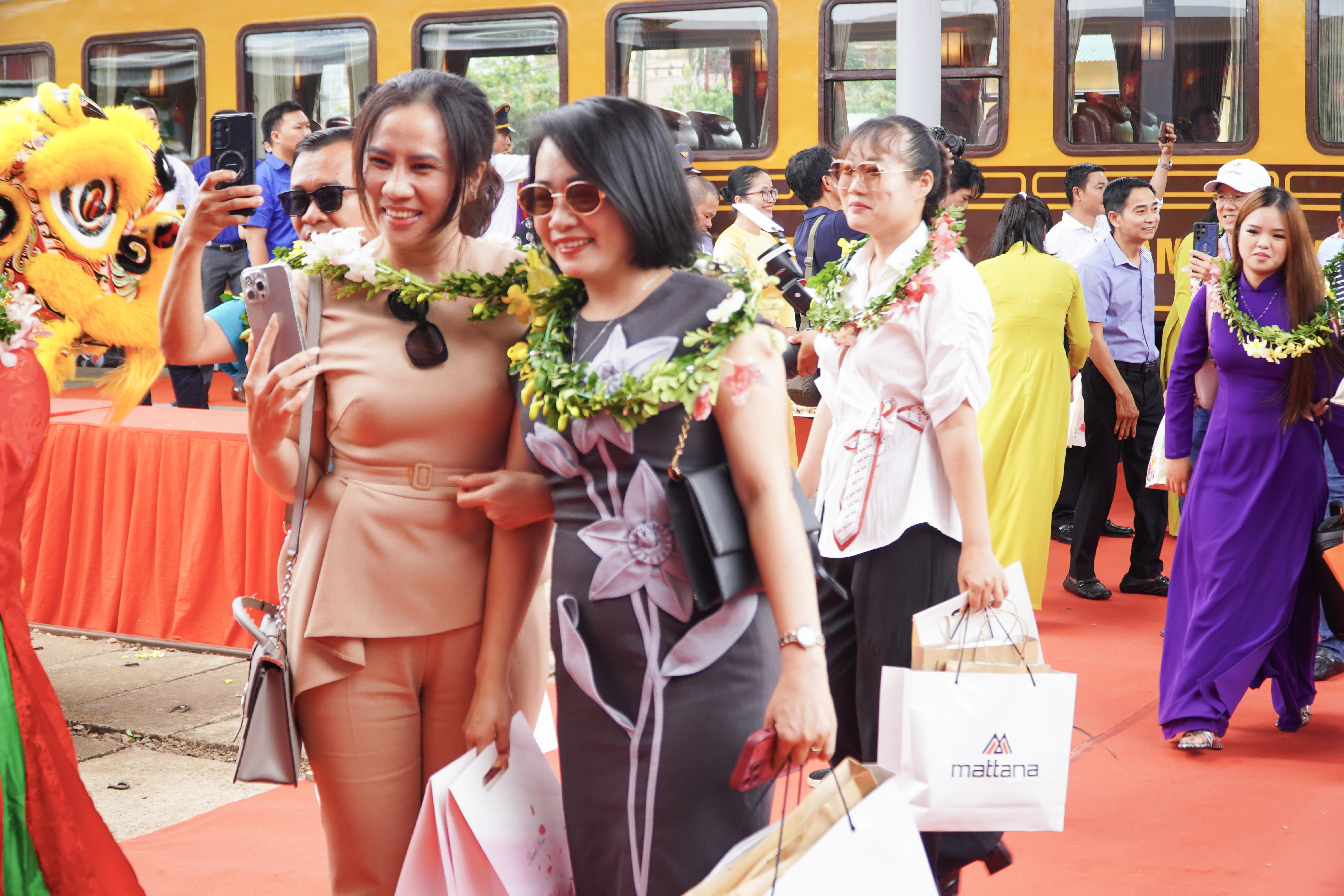 Tàu di sản Huế - Phong Nha: hành trình 4K giá phải chăng