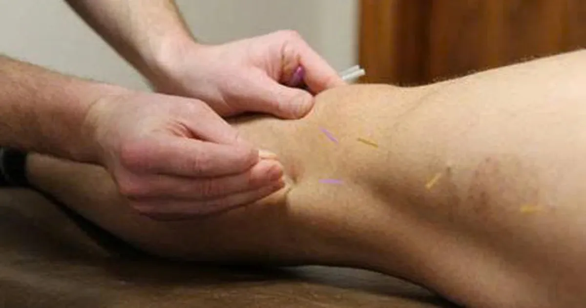 Ngồi lâu cả ngày rồi tập tối có đủ không?