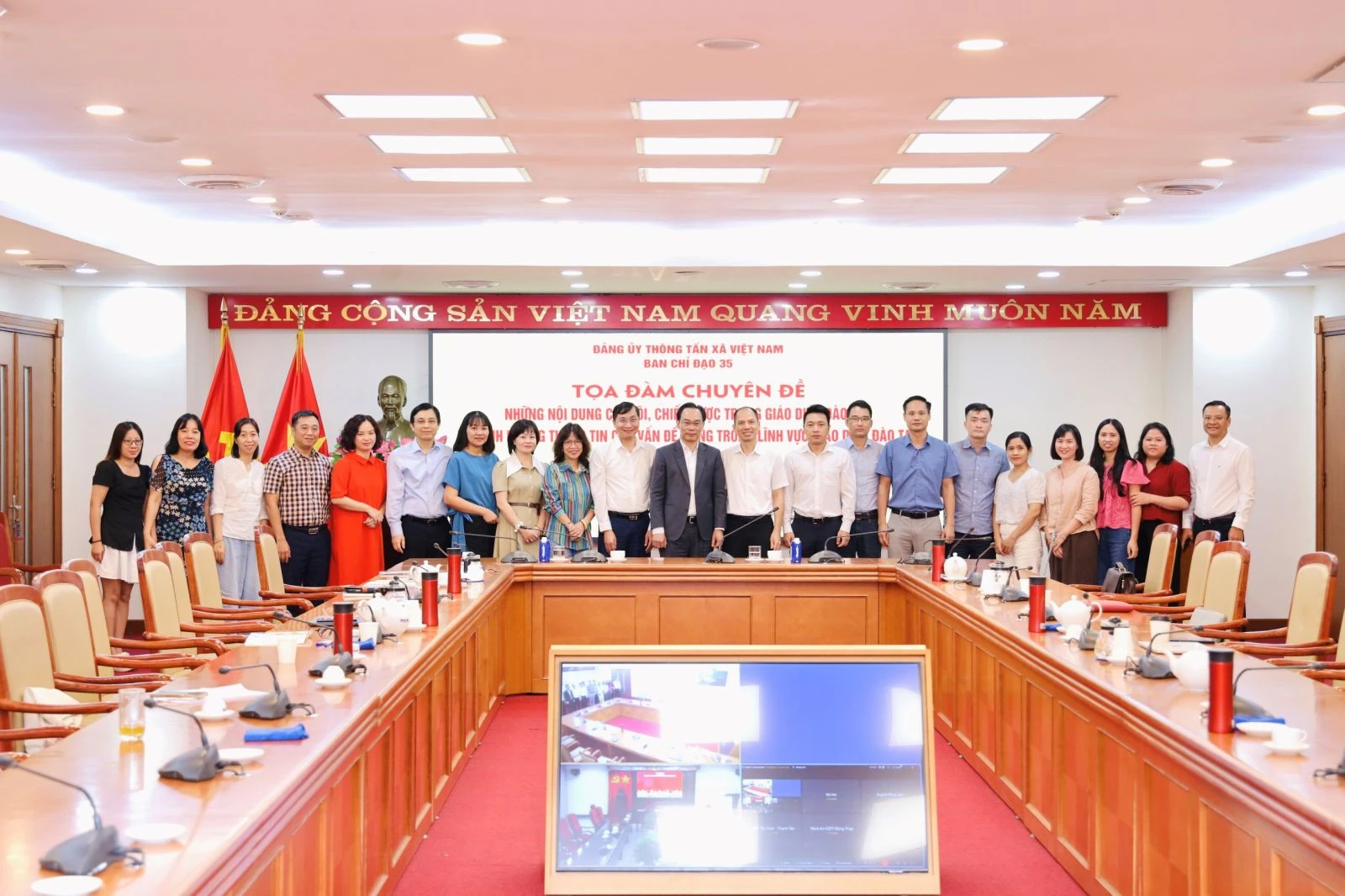 Thiếu trường học là gốc rễ áp lực thi cử học sinh