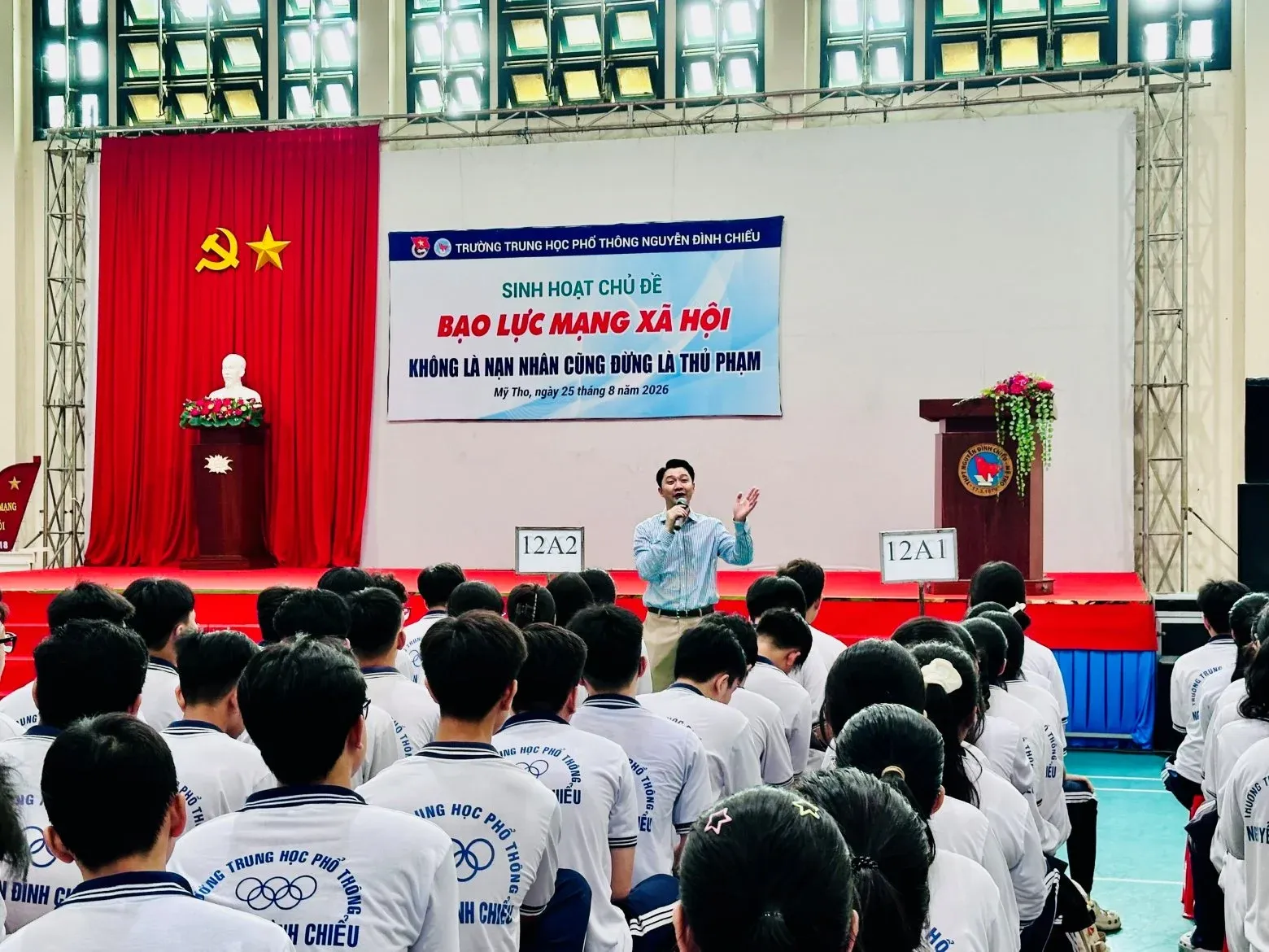 Trường học vào cuộc chống bạo lực mạng xã hội cho học sinh