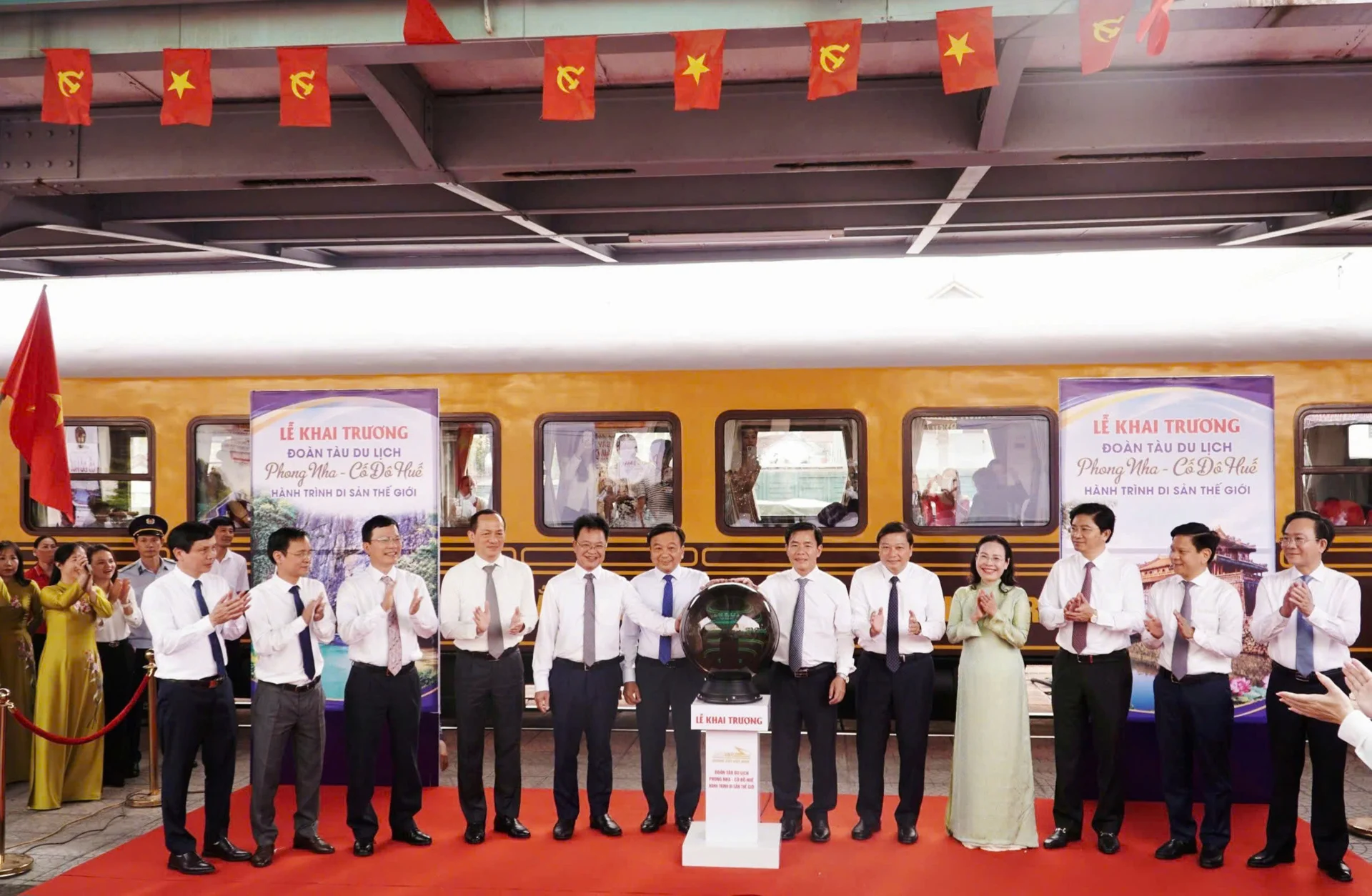 Tàu di sản Huế - Phong Nha: Cách rẻ để chạm hai di sản thế giới