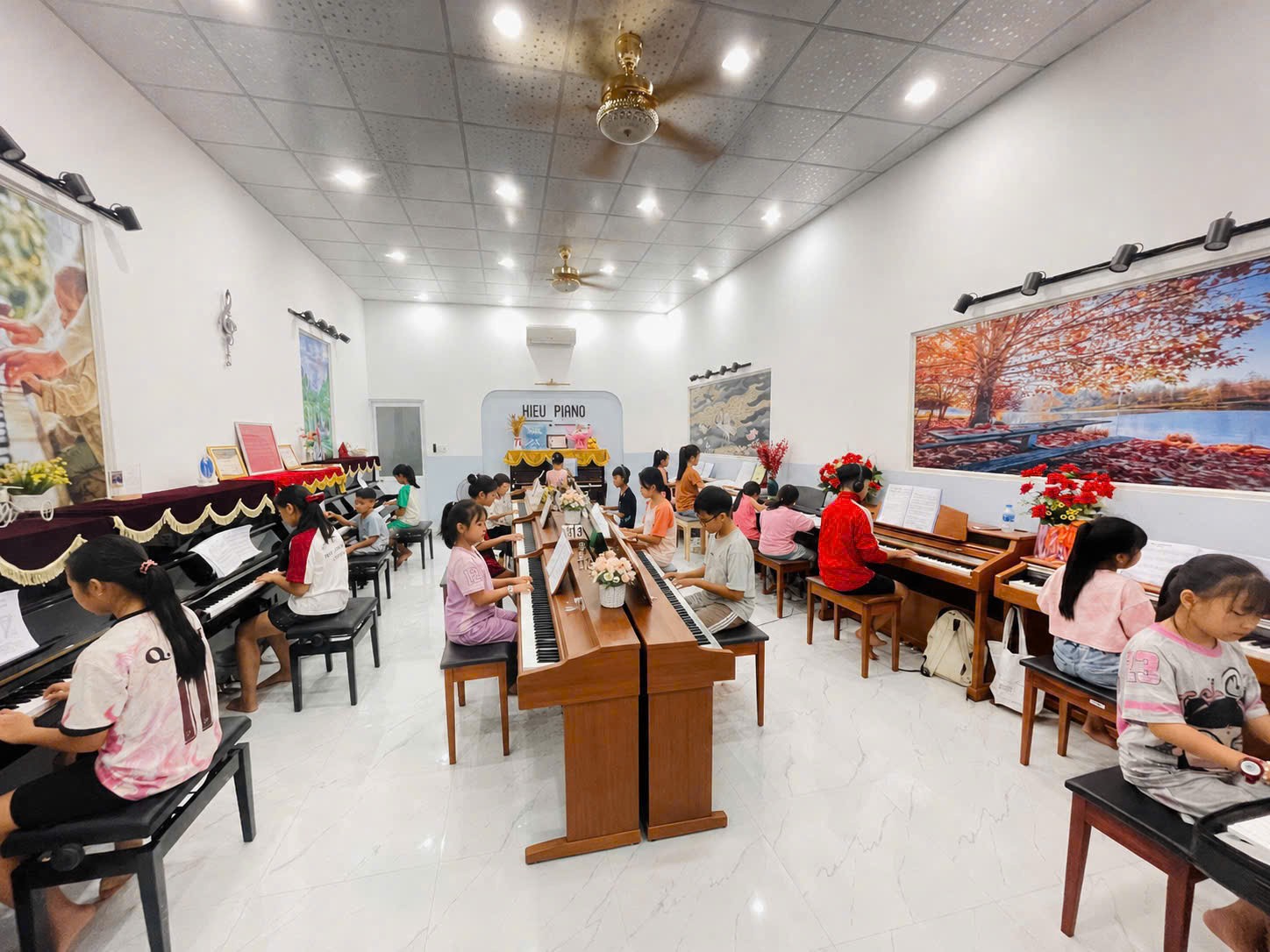 Từ nghề y tế đến phòng tập piano: Những hành trình tái sinh sự nghiệp