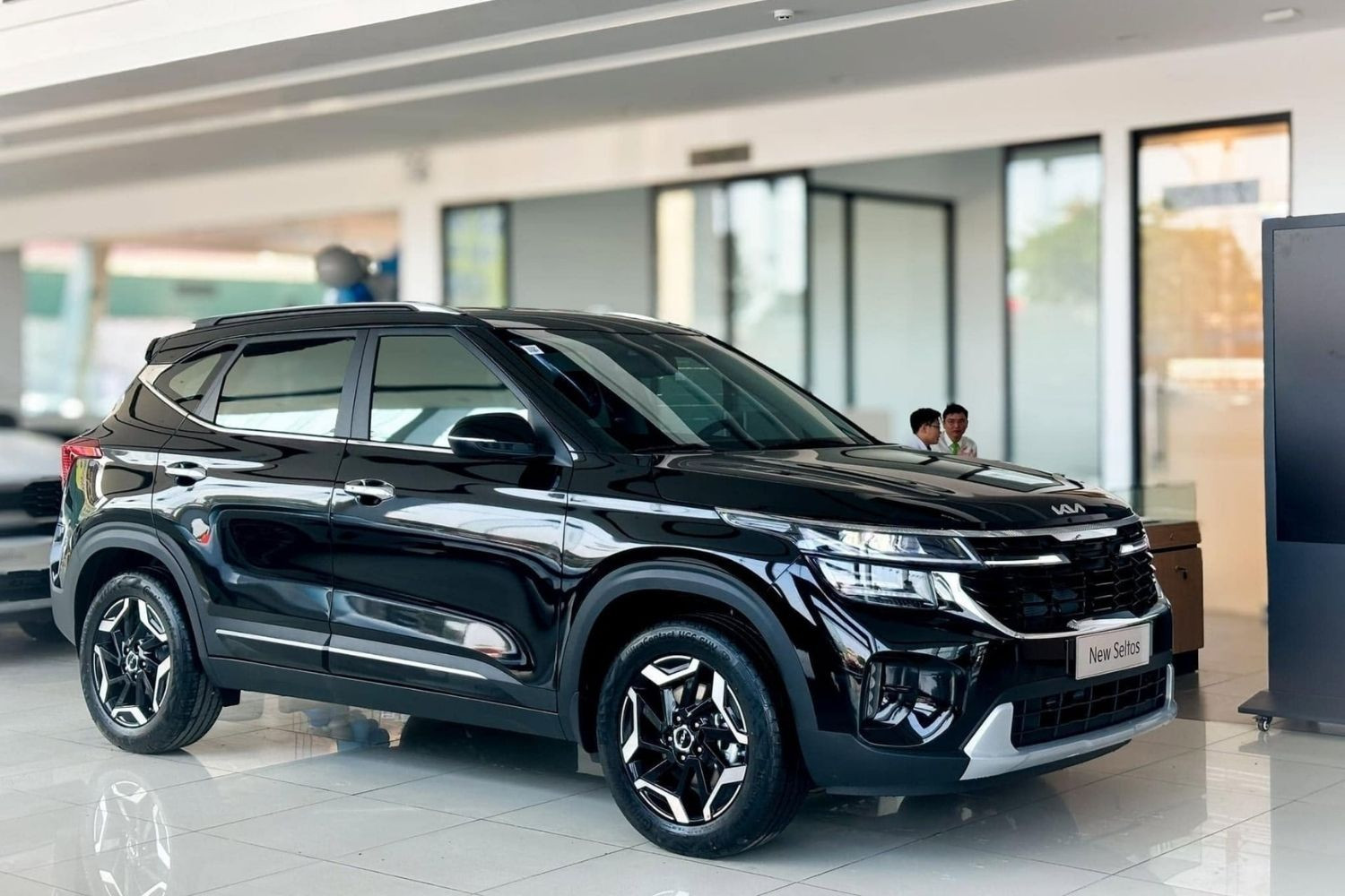 Kia Seltos giảm giá chạm đáy: khi SUV gầm cao rẻ hơn sedan hạng B