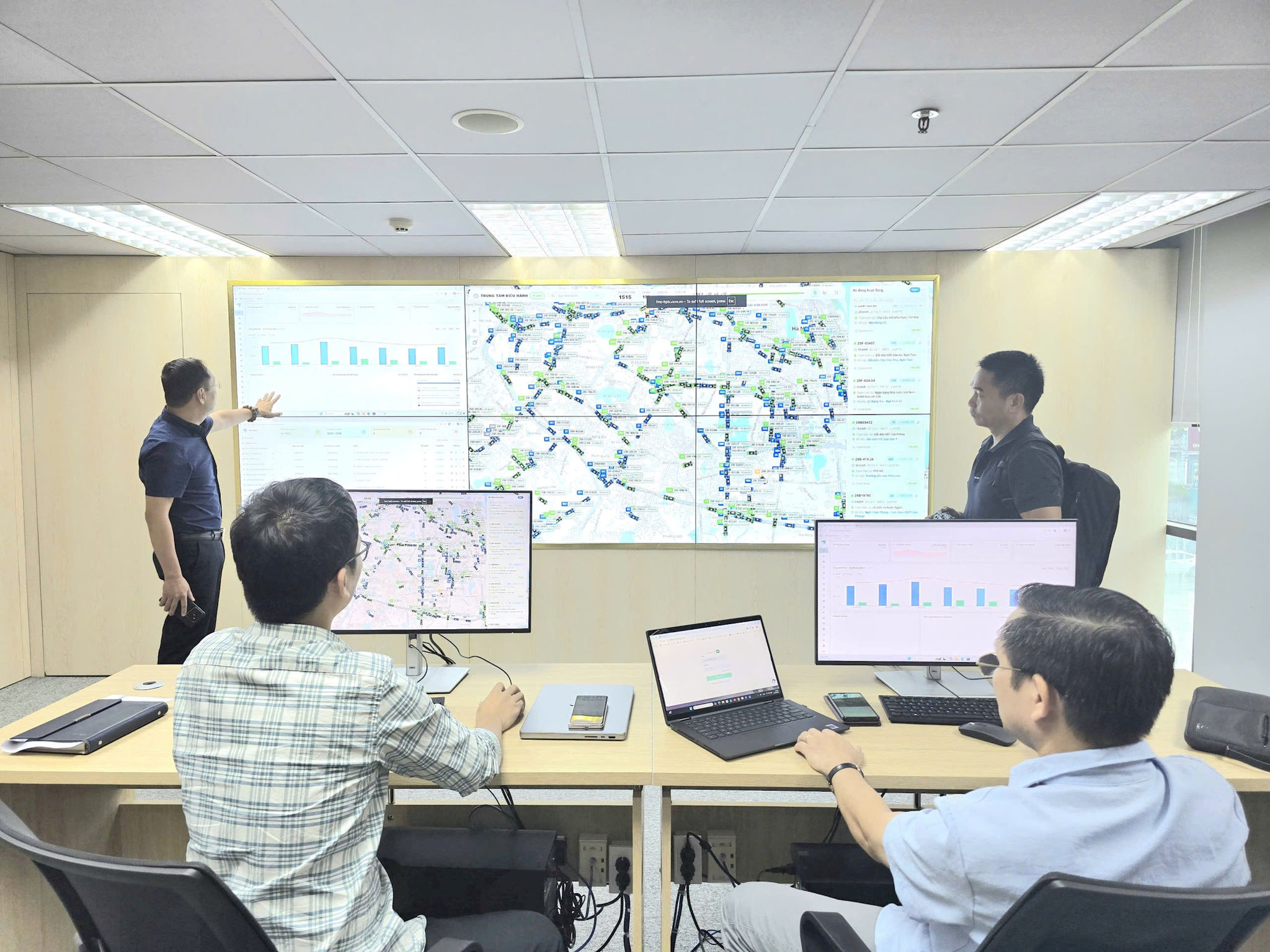 Miễn phí vé xe buýt và metro dịp lễ: Cách đi chơi cả thành phố không tốn tiền