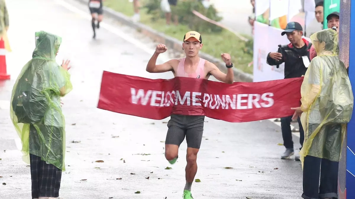Hoàng Nguyên Thanh và Nguyễn Văn Khang: Hai mũi nhọn tại VnExpress Marathon Vũng Tàu