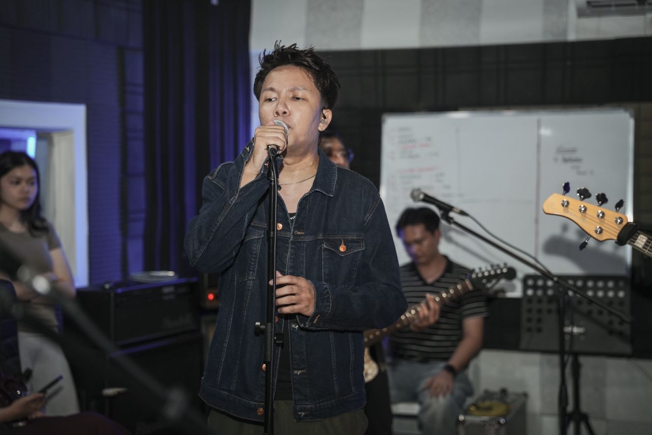 Bagaimana J Zainal Gunakan Rock Alternatif Untuk Menegur Adab Media Sosial