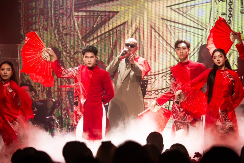 Phan Đinh Tùng biến concert một đêm thành series YouTube dài hạn