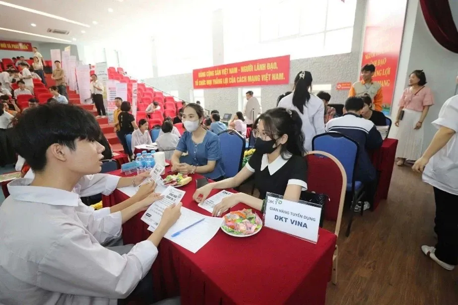 Doanh nghiệp bước vào trường nghề: đào tạo gắn sản xuất để học là làm được