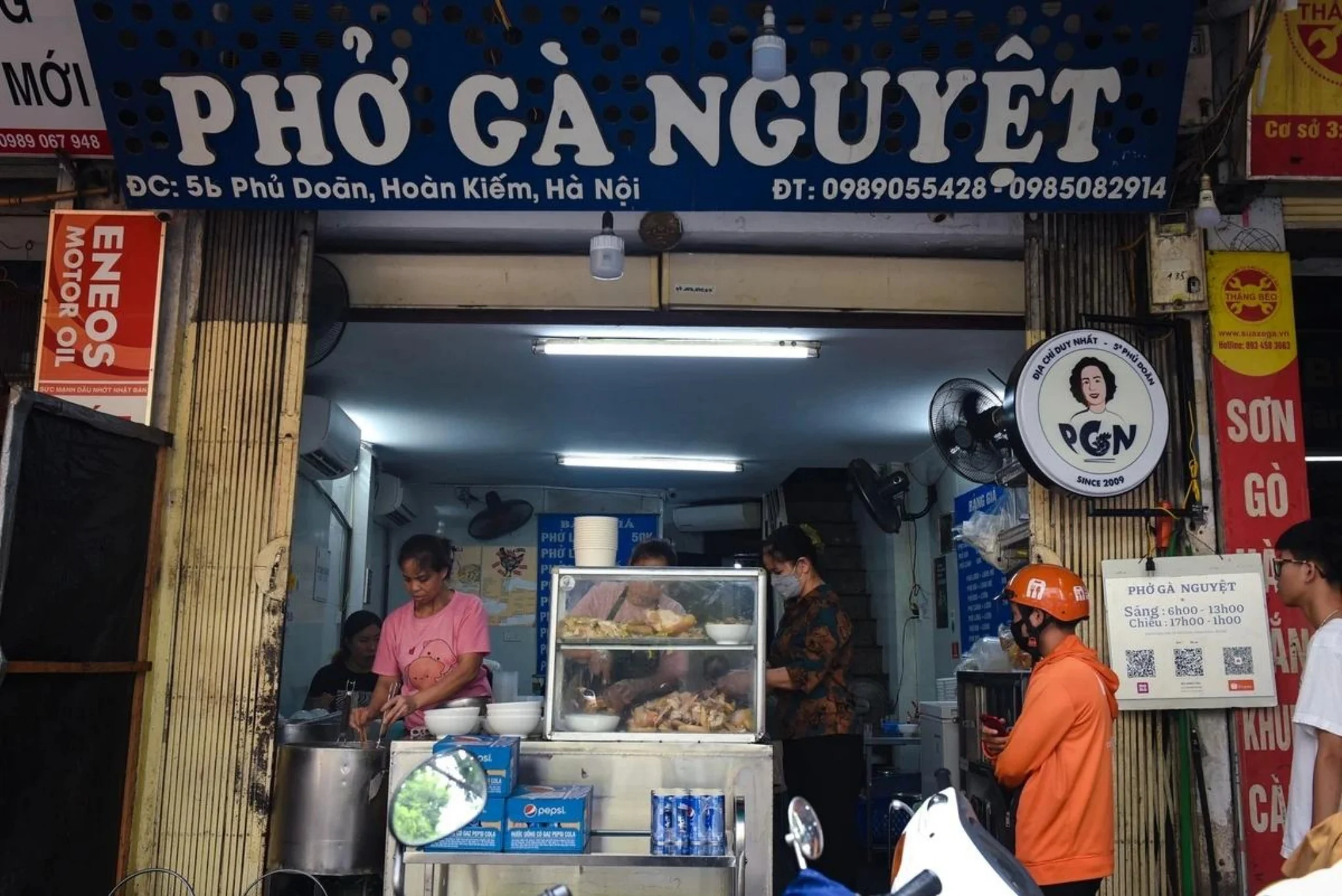 Phở Việt Nam chinh phục thế giới từ phố cổ đến bầu trời