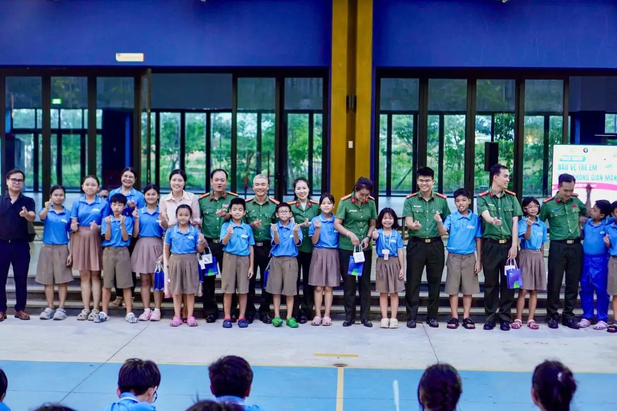 Các trường dạy học sinh đối mặt bạo lực mạng xã hội