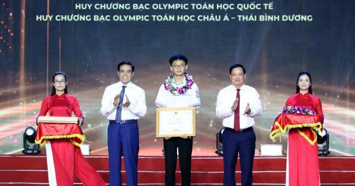 Thưởng lớn cho học sinh Olympic Toán: cơ hội và thách thức