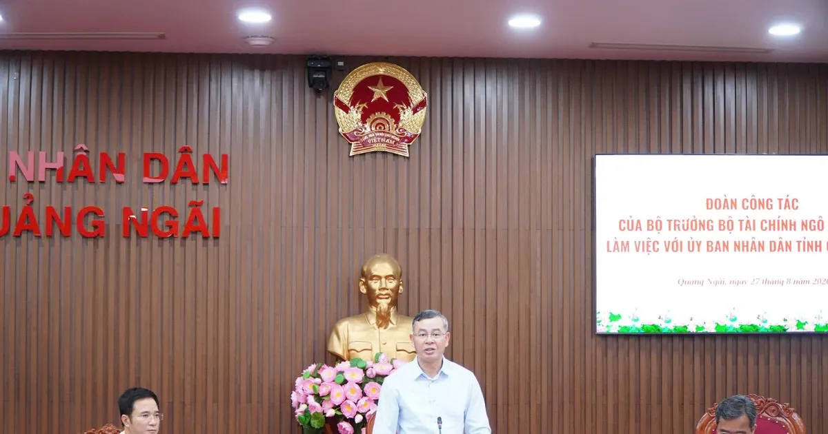 Quảng Ngãi hướng tới trung tâm kinh tế biển: Đột phá hay lỡ nhịp?