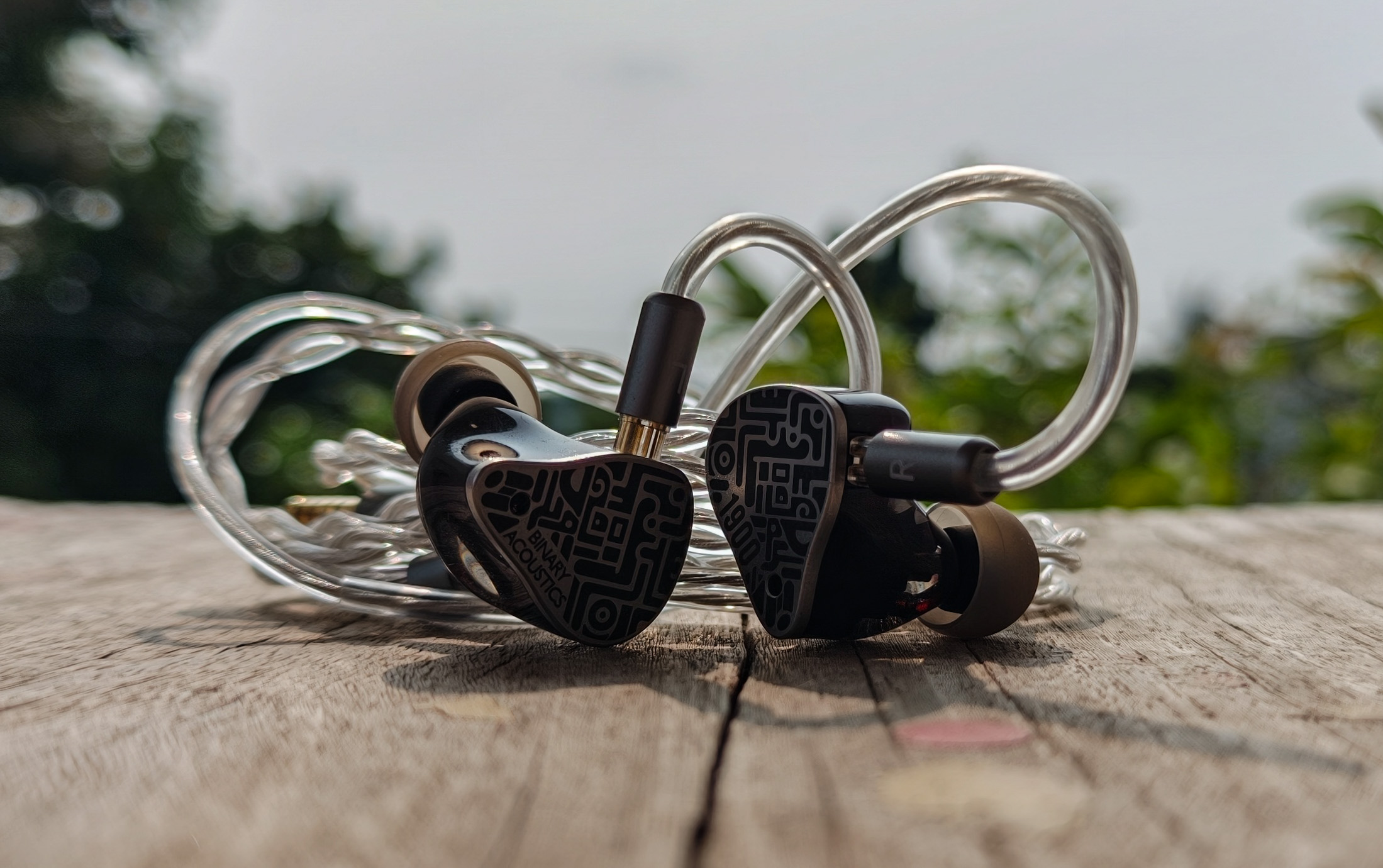 Tai nghe in-ear audiophile vs over-ear: chọn soundstage rộng hay chi tiết âm thanh?