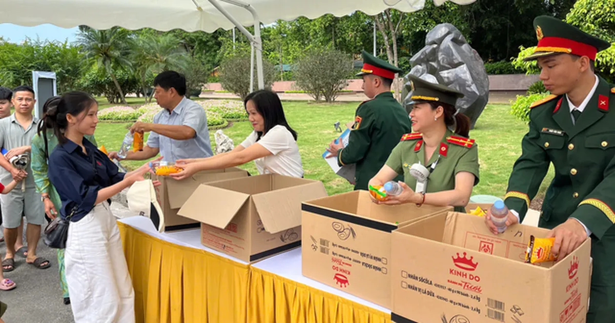 45.000 suất quà miễn phí tại Lăng Bác: cơ hội vàng cho du khách ngân sách