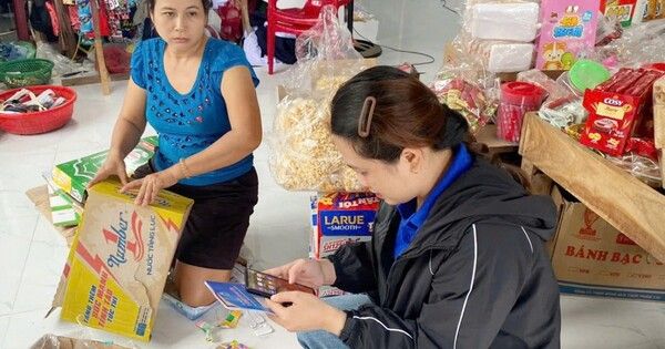 Từ sợ điện thoại đến tự tin giao dịch online