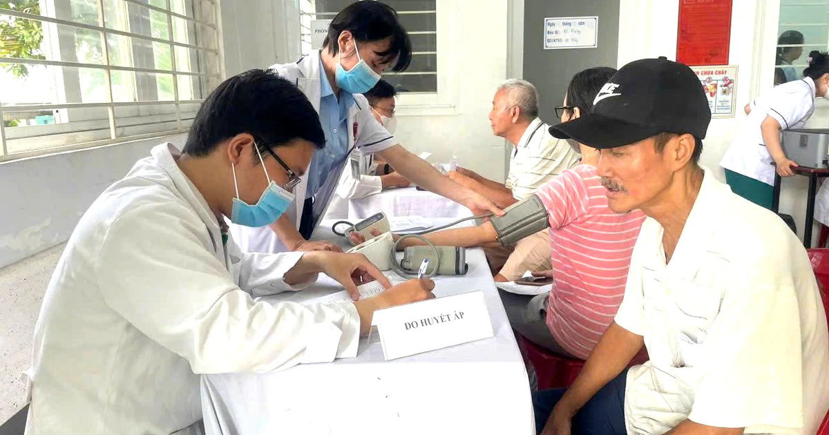 Trạm y tế cơ sở mở hội nghị khoa học: Bước ngoặt nối khoa học với đời sống