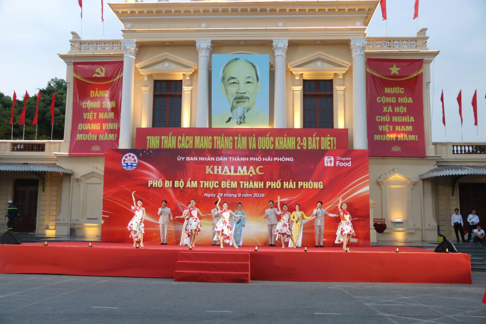 Phố đi bộ ẩm thực đêm Hải Phòng: Khi kinh tế đêm gắn chặt với bản sắc đất Cảng