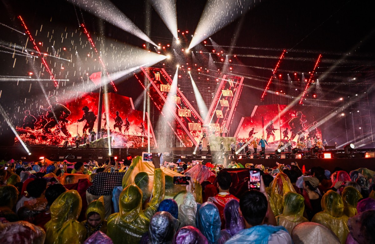 “Tổ quốc trong tim”: Khi concert yêu nước trở thành hiện tượng văn hóa