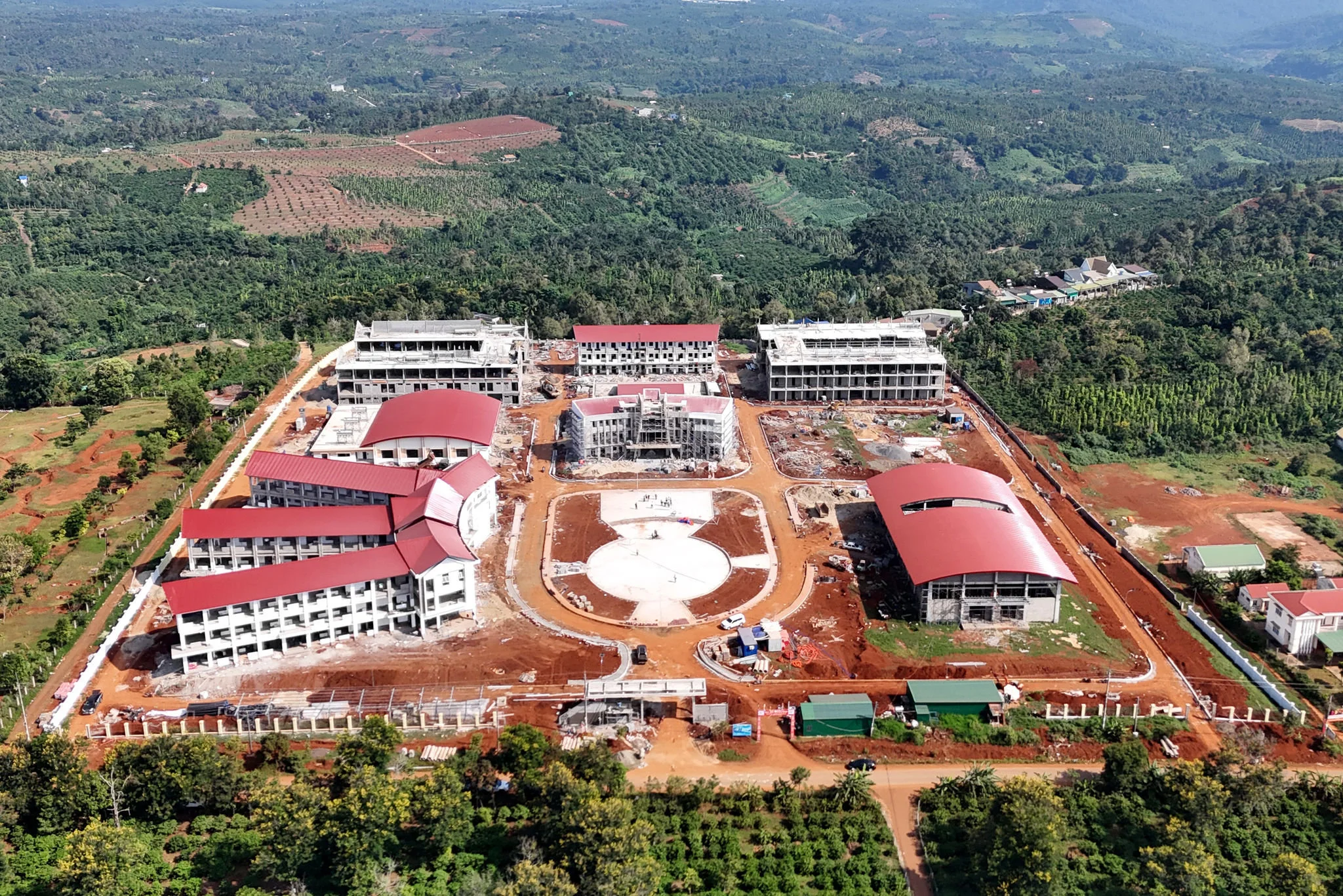 Phụ huynh Lâm Đồng 'đỏ mắt' vì sách giáo khoa thiếu hụt