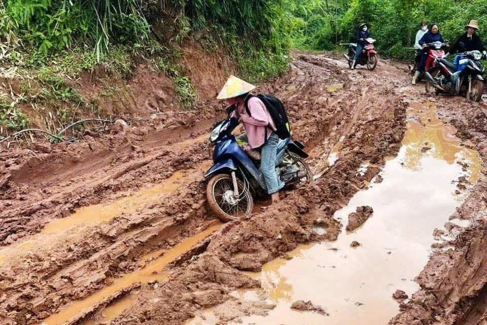 Những chiến lược giữ chân học sinh: Từ bữa ăn đến thăm nhà