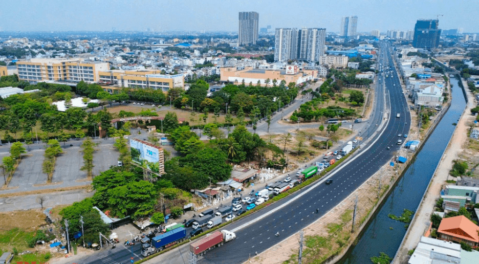 Quốc lộ 13 mở rộng: cú hích giao thông và bất động sản phía Đông