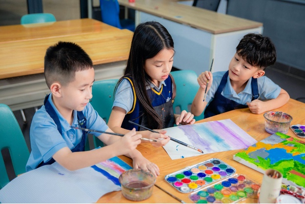 Kỹ năng nào quan trọng hơn điểm số để con thành công?