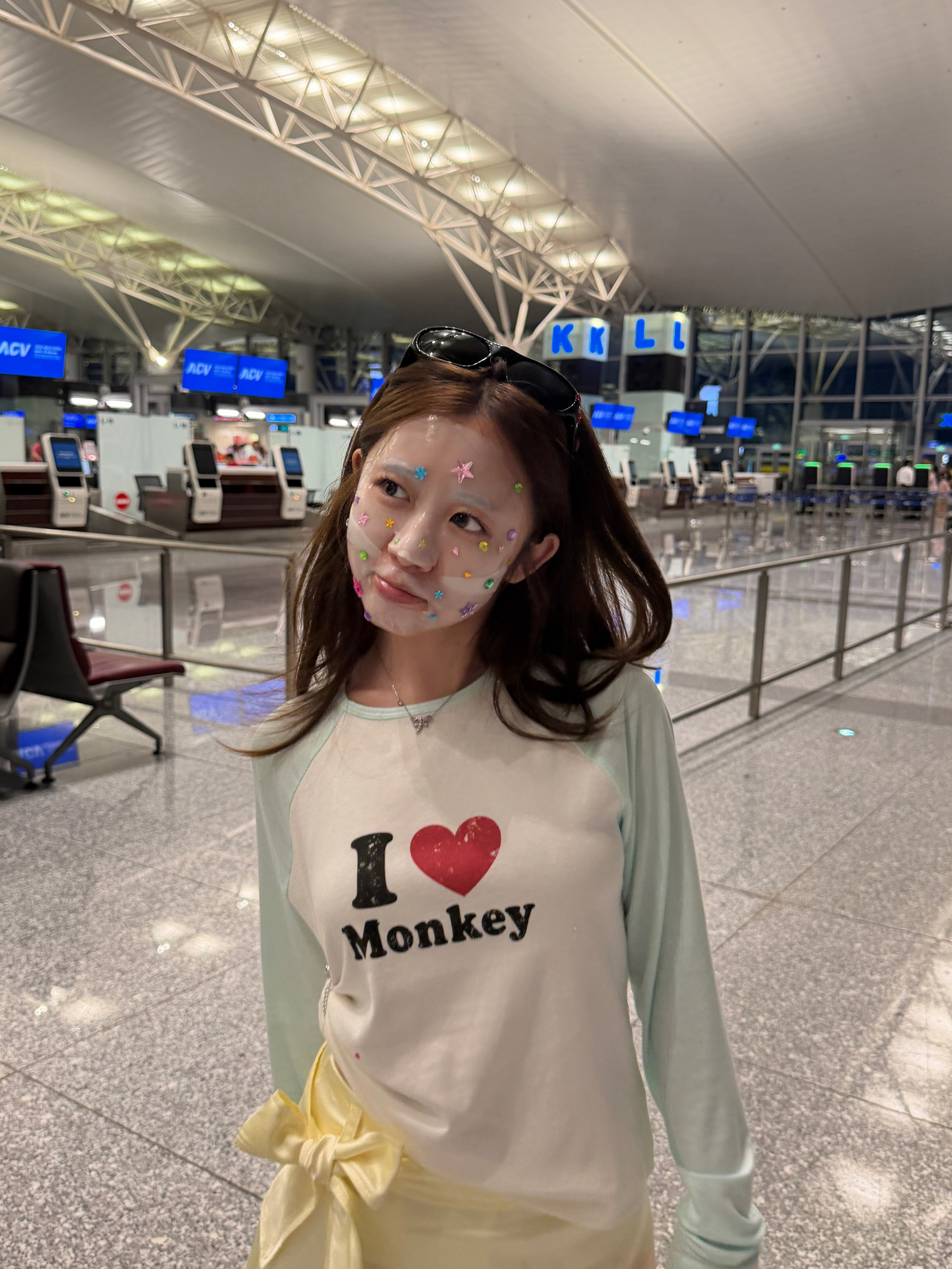 Xu Hướng Họa Mặt Bằng Sticker: Trẻ Trung và Độc Đáo
