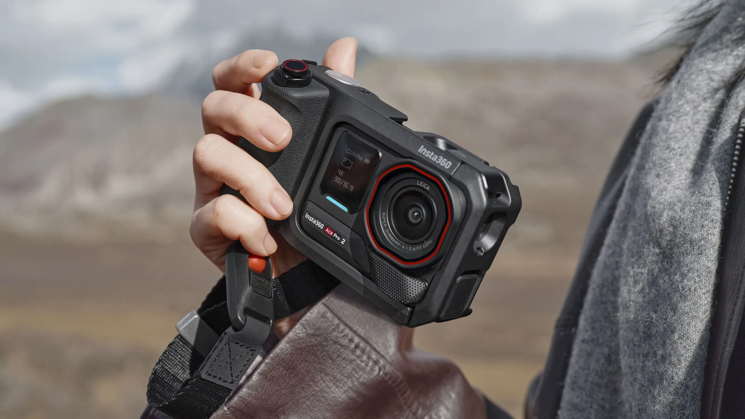 Insta360, Viltrox và canh bạc Trung Quốc trên sân chơi mirrorless
