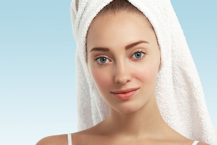 Cách loại bỏ sưng phù mặt buổi sáng với ice facial an toàn