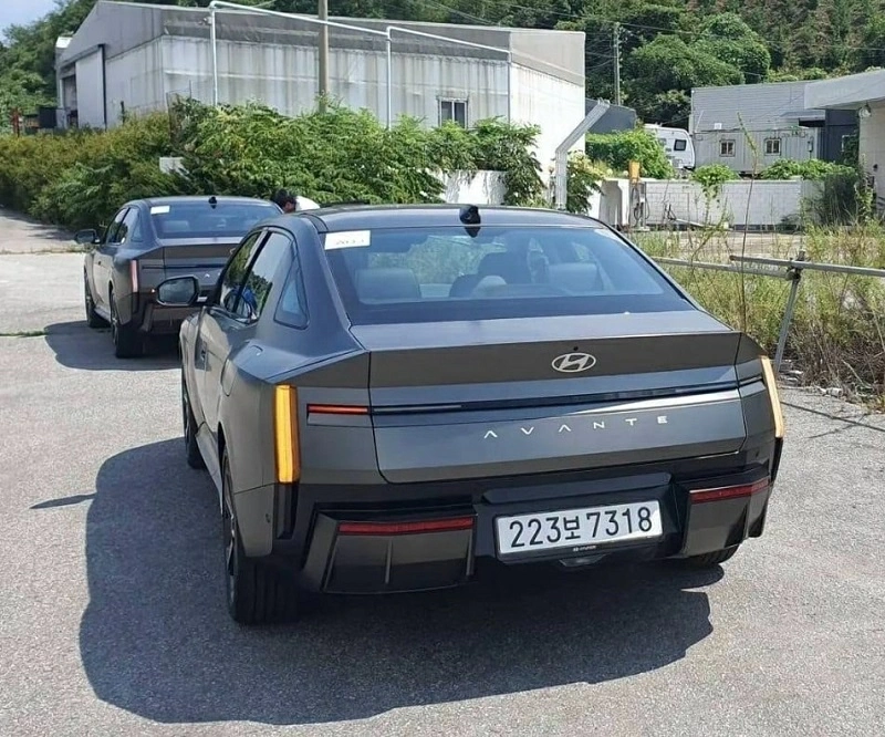 Hyundai Elantra lột xác: cơ bắp, hybrid 1.6 và Gleo AI