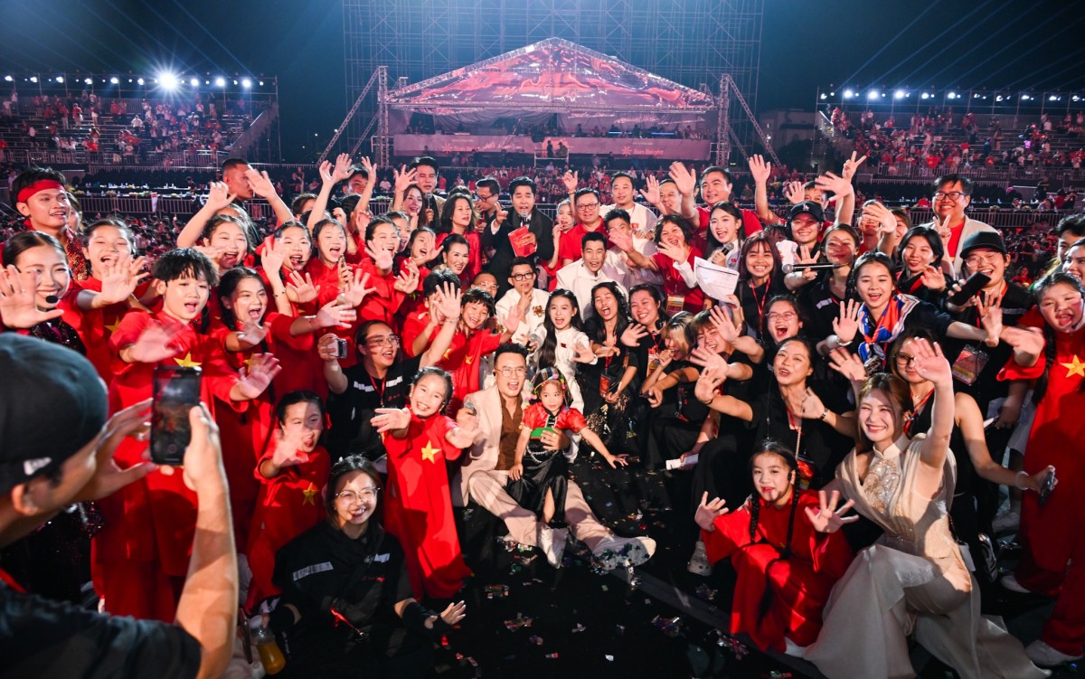 “Tổ quốc trong tim”: Khi concert yêu nước trở thành hiện tượng văn hóa
