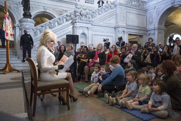 Dolly Parton – Từ cô bé nghèo đến huyền thoại âm nhạc