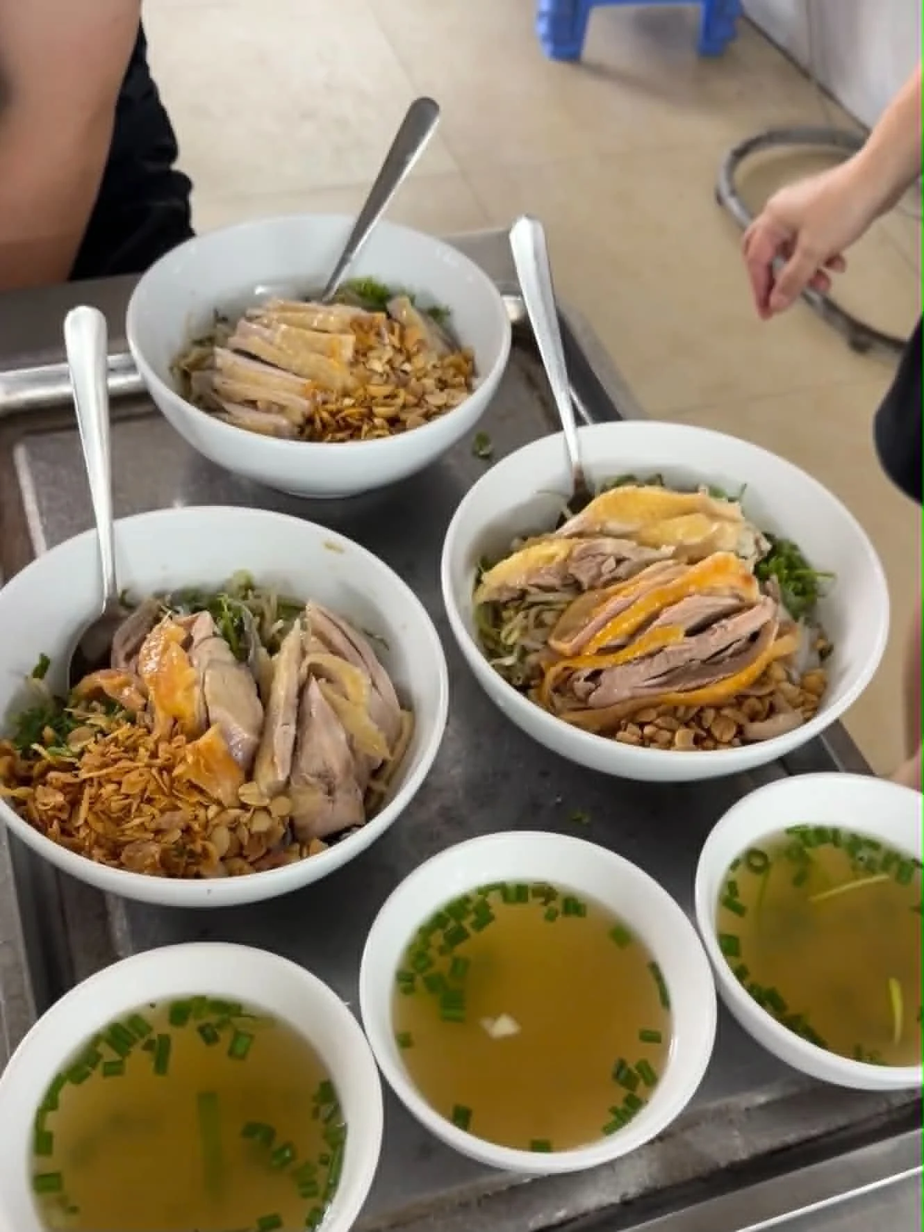 Phở Việt Nam chinh phục thế giới từ phố cổ đến bầu trời