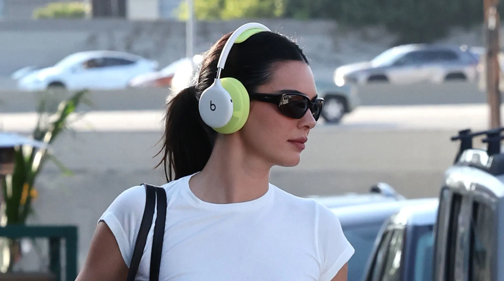 Những Mẹo Phối Đồ Từ Kendall Jenner: Nâng Tầm Outfit Cơ Bản Với Chi Tiết Nhỏ